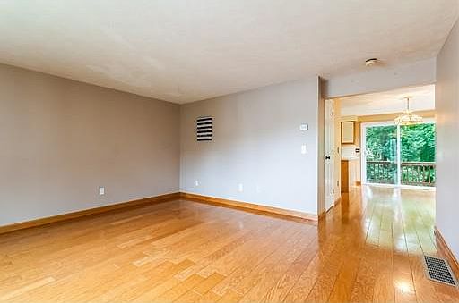 5th image of 9 Meadow Dr