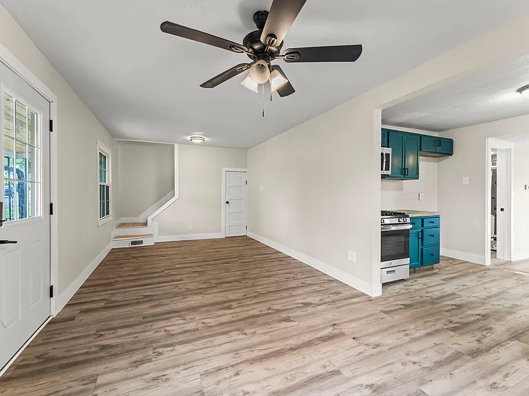 1021 S Maple Ave — Photo 38