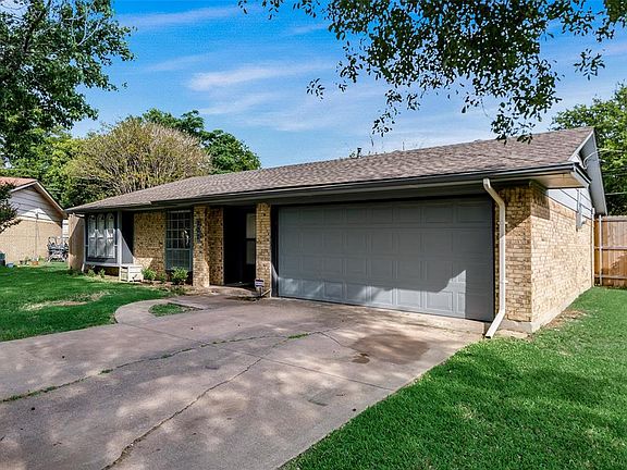 4th image of 222 N Bryan Cir