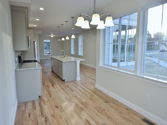 5th image of 32 Pine St APT 1