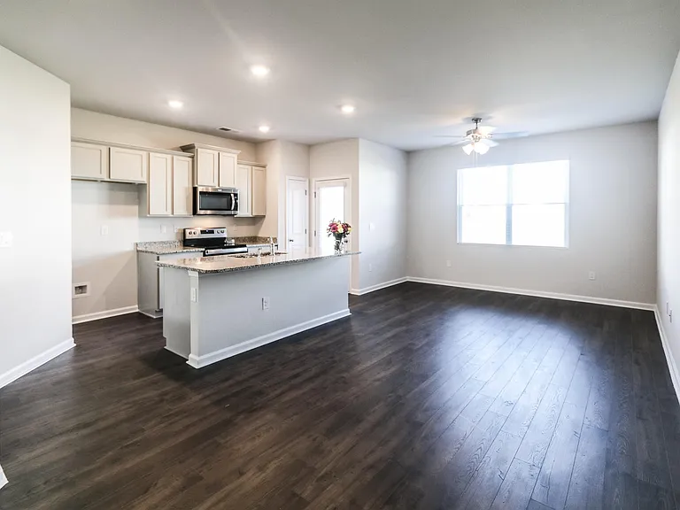 4347 Newland St — Photo 7