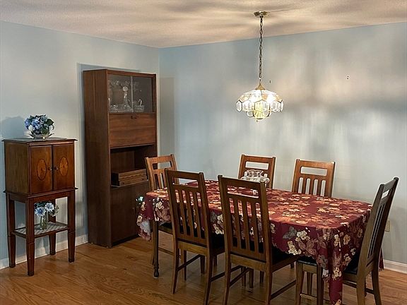 5th image of 12 Ledgewood Way APT 1