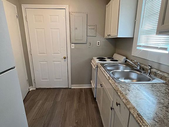 4th image of 2413 Knox Dr