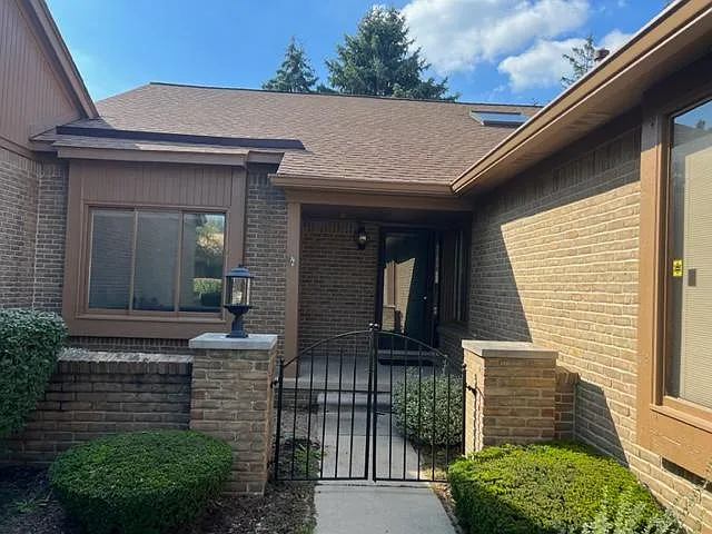 entry with private courtyard