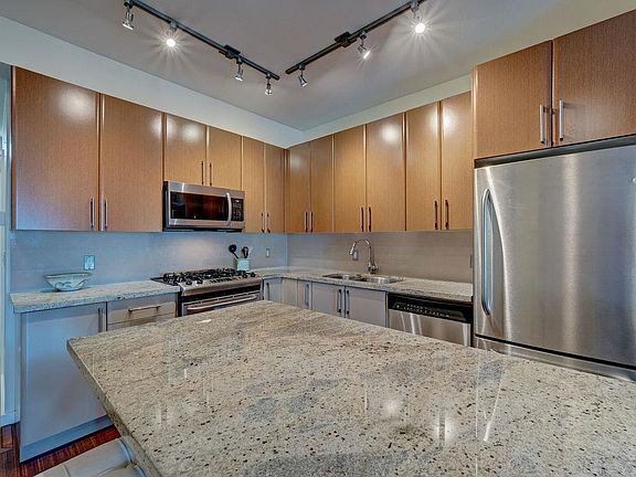4th image of 5160 Davis Bay Rd #105