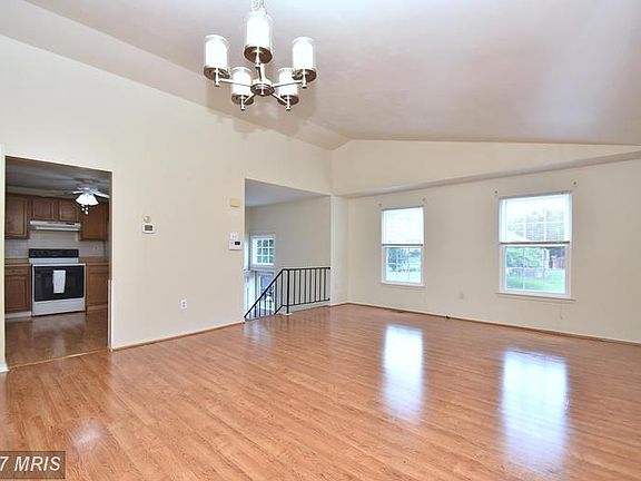 3rd image of 888 Oxford Ave