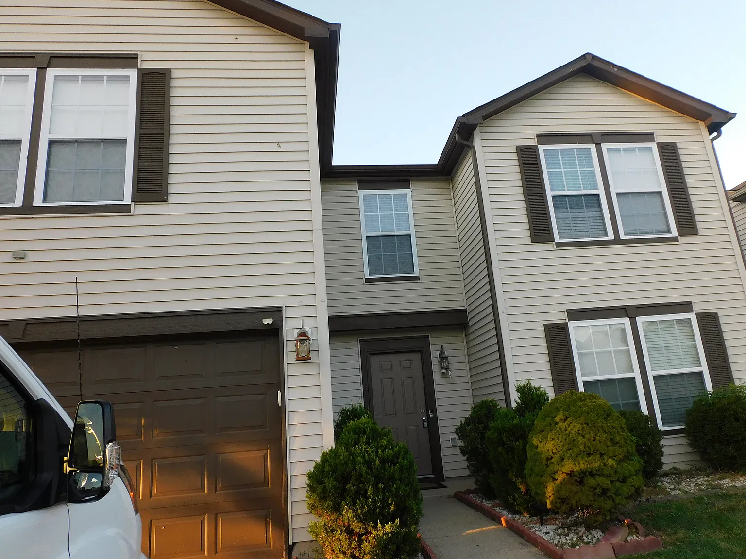 5 bed, 3718 sqft, $3,600 — Photo 2