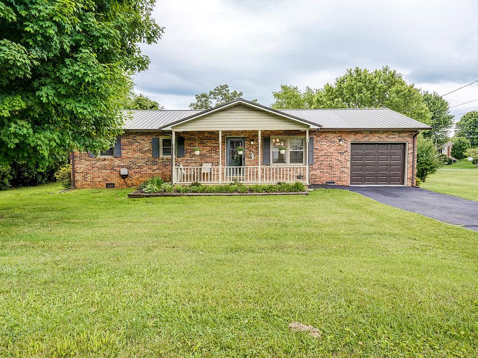 1st image of 136 Fairlawn Dr