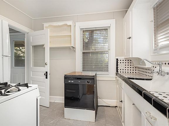 3rd image of 2112 McMillan Ave #2112A