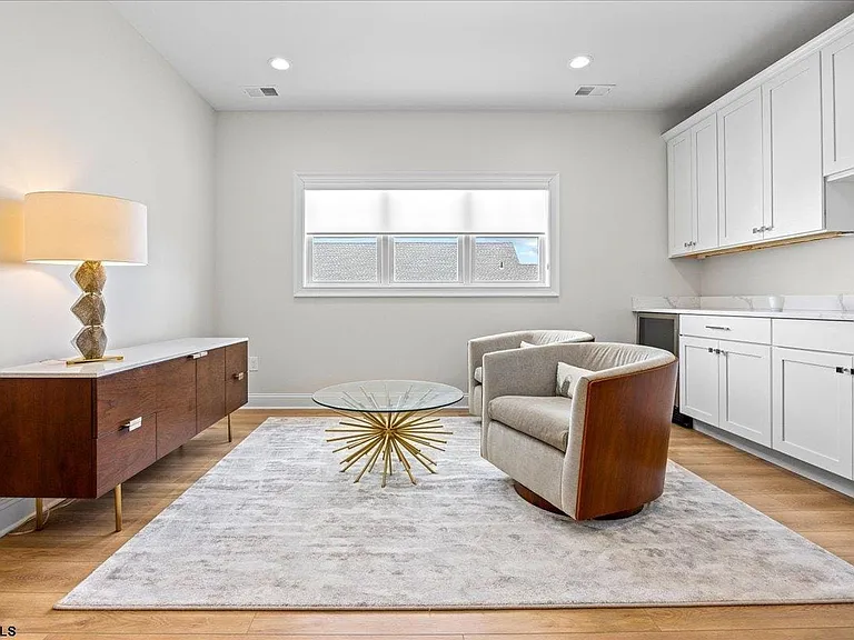 208 N Surrey Ave — Photo 11