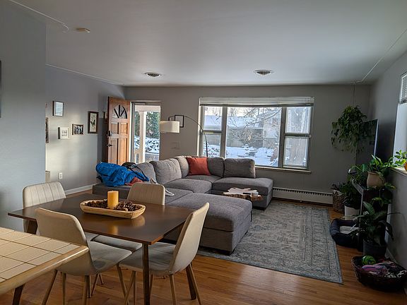 Living Room/Dining Area