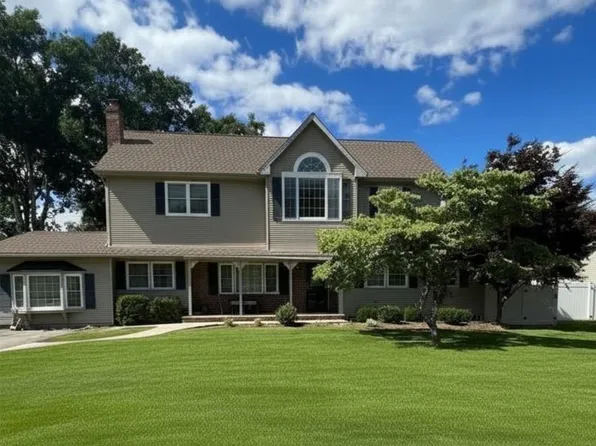 348 Suburban Dr, Toms River, NJ 08753