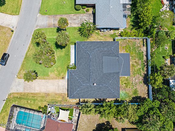 3rd image of 14 Country Club Dr