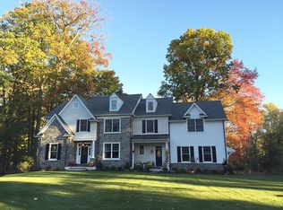 334 Oakwood Ln, Devon, PA 19333