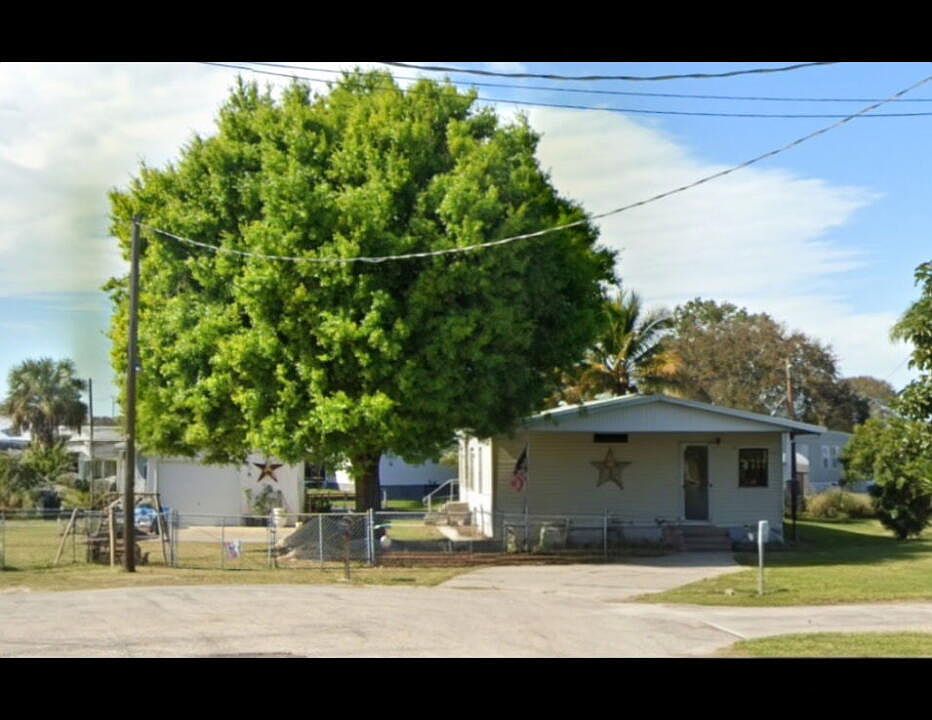 1st image of 1122 Trout Street
