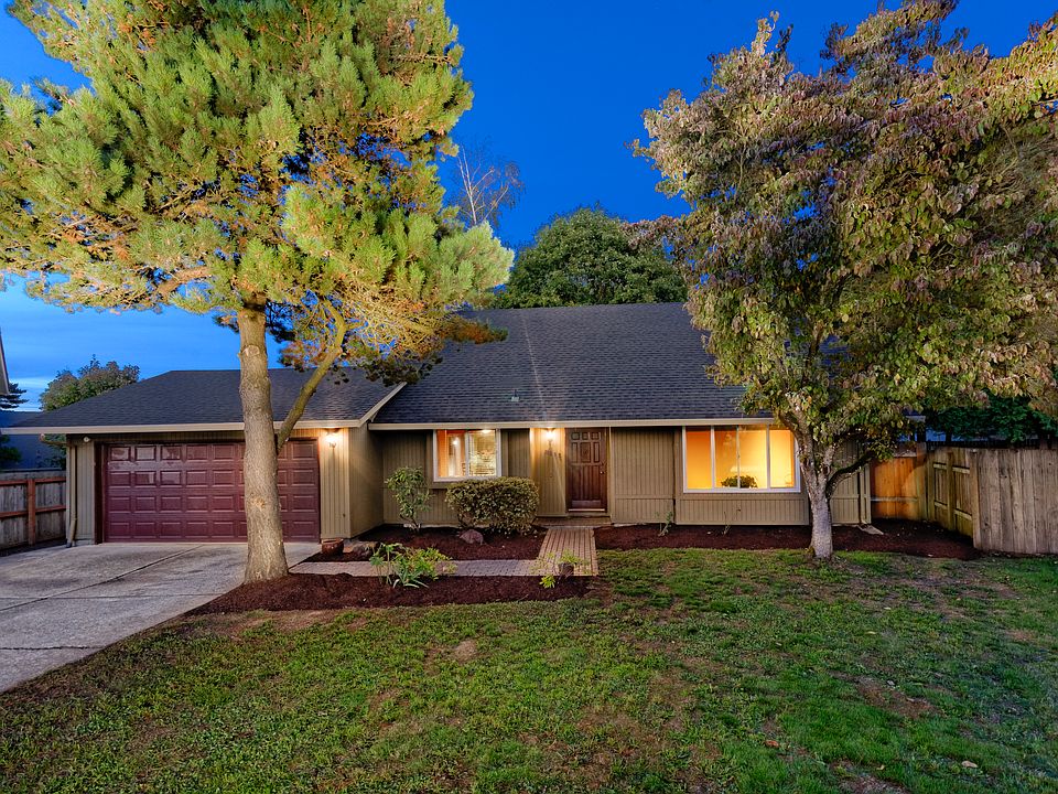1st image of 2111 NE Holly Ct
