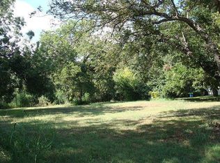 8 E Hampton Dr, Seguin, TX 78155
