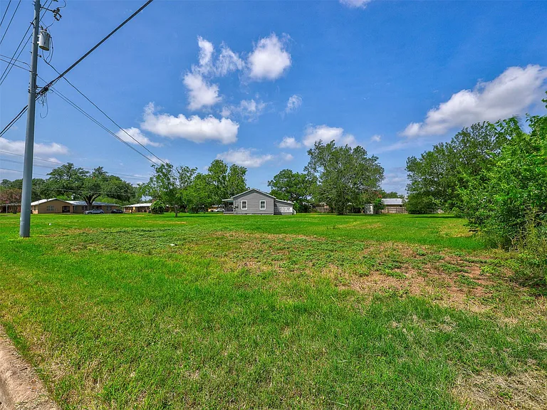 610 Linden St — Photo 15