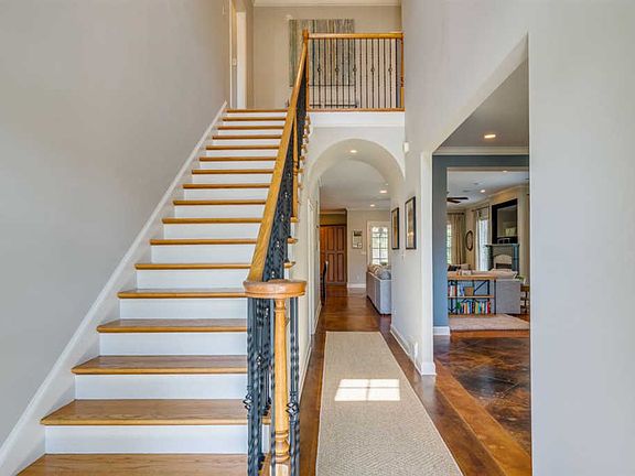 4th image of 2133 Saintsbury Dr