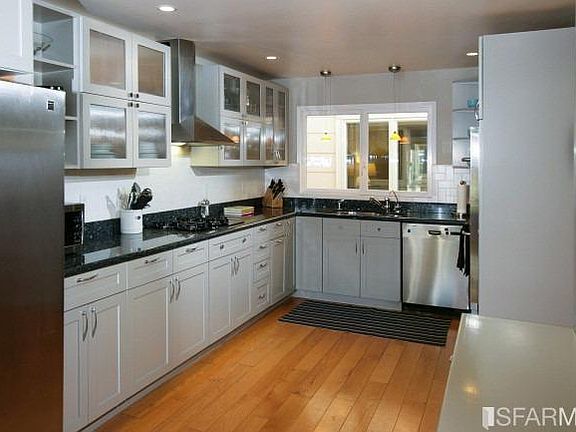 2nd image of 2323 Broderick St