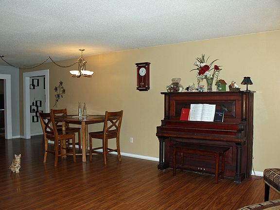 Home for Sale in Oakley, Illinois $159,977