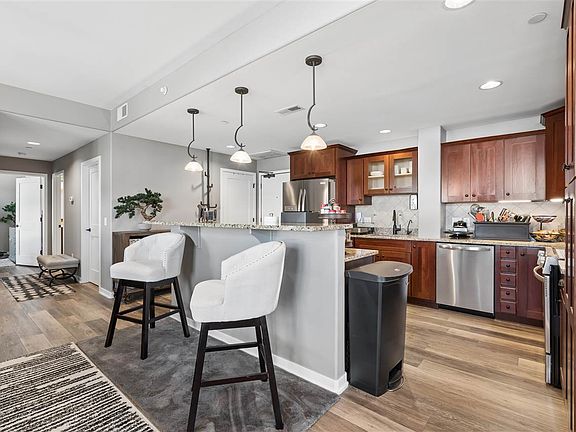 5th image of 843 Quarry Rd APT 318