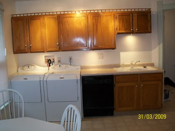 813 10th St #2, Rockford, IL 61104
