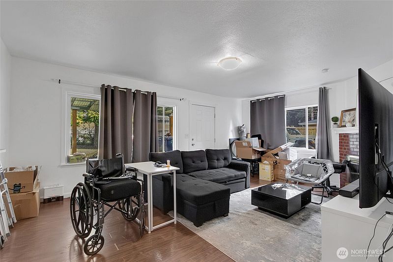 4th image of 2107 D Street SE