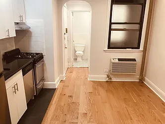 Rented by Metropolis Real Estate of Manhattan