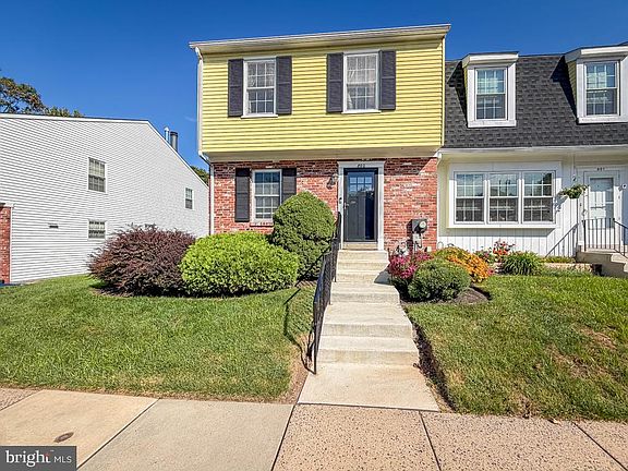 2nd image of 800 Seminole Gdns