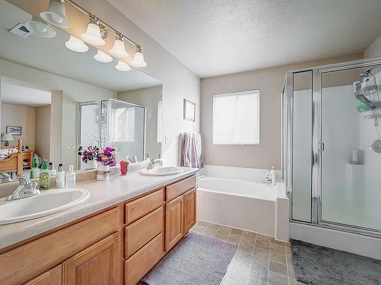 3130 N Provence Ln — Photo 2