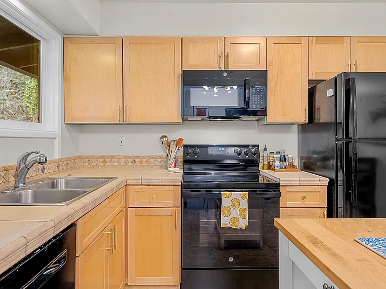 1025 SW Bertha Blvd #3 — Photo 11