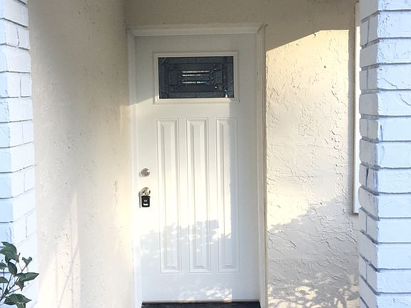 2nd image of 117 Des Pinar Ln