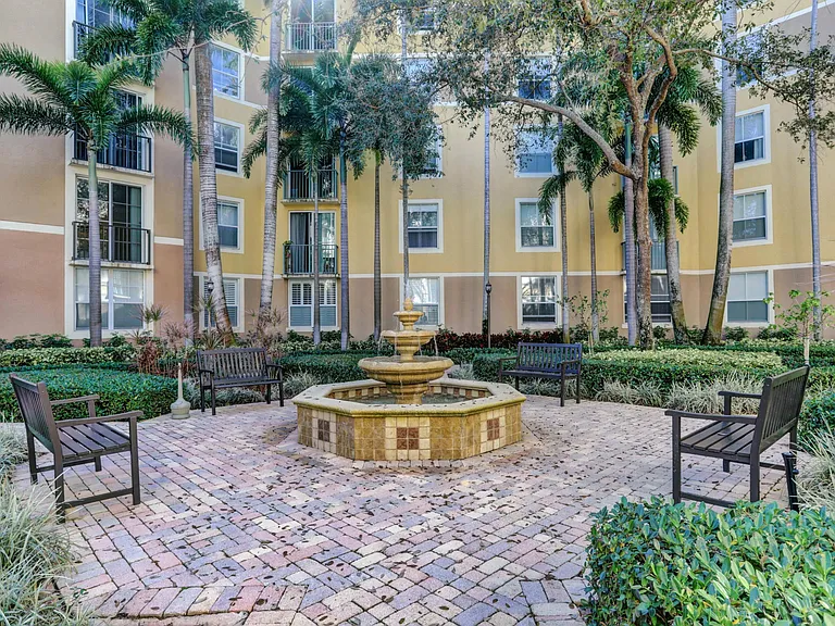630 Sapodilla Ave #321 — Photo 32