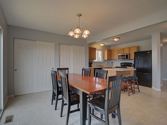 4th image of 10201 Meadow Glen Dr