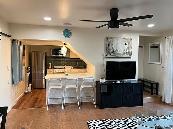 4th image of 1404 E Loma Alta Dr