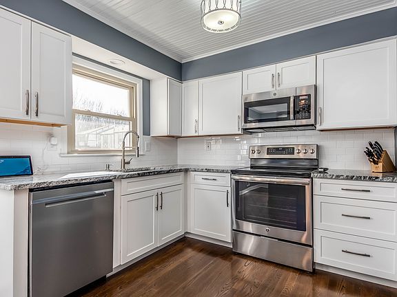 4th image of 40 Stratford Dr #G40