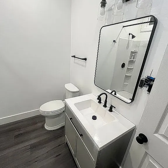 Bathroom 1 in master bedroom