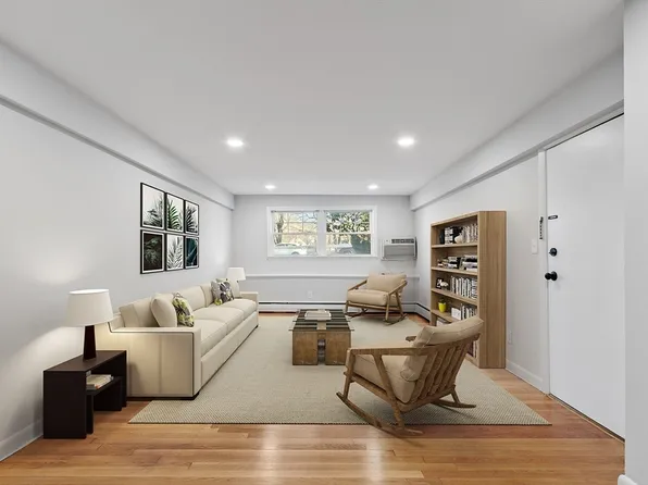 179 Franklin St APT 1, Stoneham, MA 02180