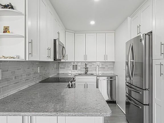 4th image of 166-10 Powells Cove Blvd APT 6C