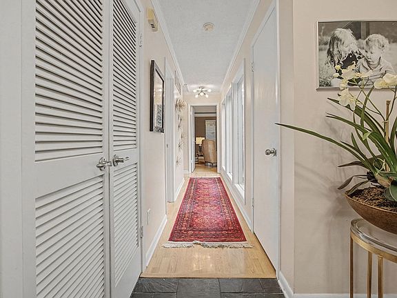 4th image of 1835 Brierbrook Rd