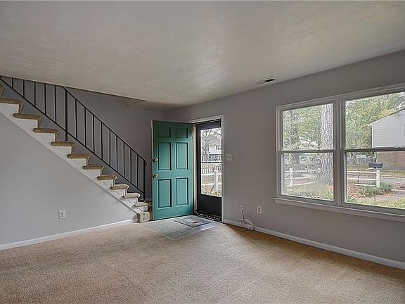 3rd image of 118 Bristol Ave