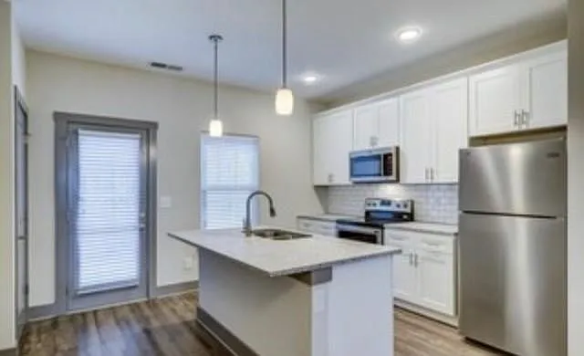 2 bed, 2.5 bath, 1100 sqft, $2,000 — Photo 3