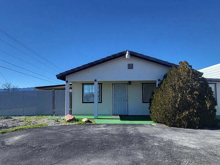 1130 E Gamebird Rd — Photo 4