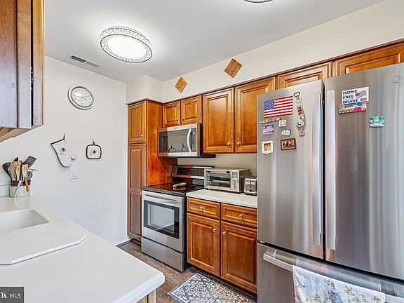 3rd image of 3703 Liverpool Pl #37-A