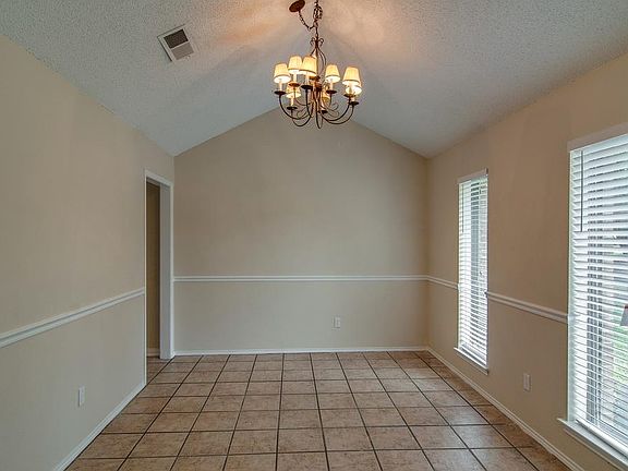 4th image of 1004 Forest Trail Ct