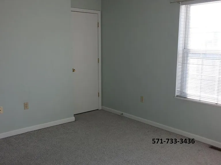 346 E Railroad St — Photo 5