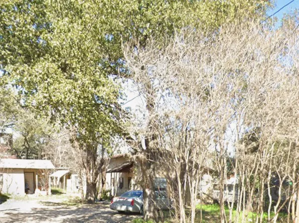 422 Virginia St #B, Pleasanton, TX 78064