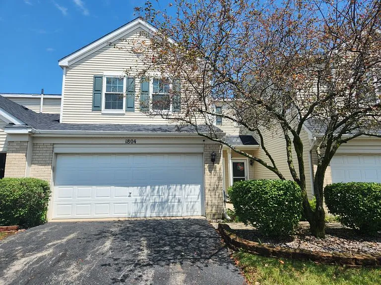 1804 Parkside Dr — Photo 1