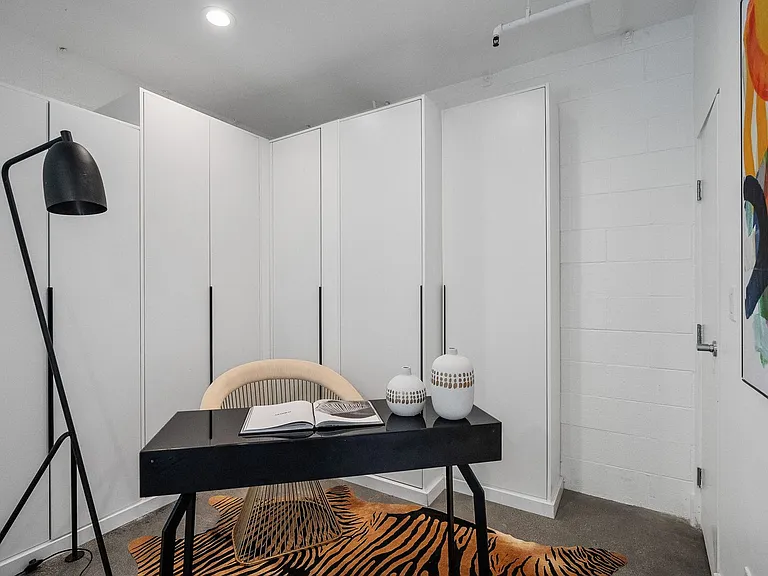 1037 N Laurel Ave #19C — Photo 21